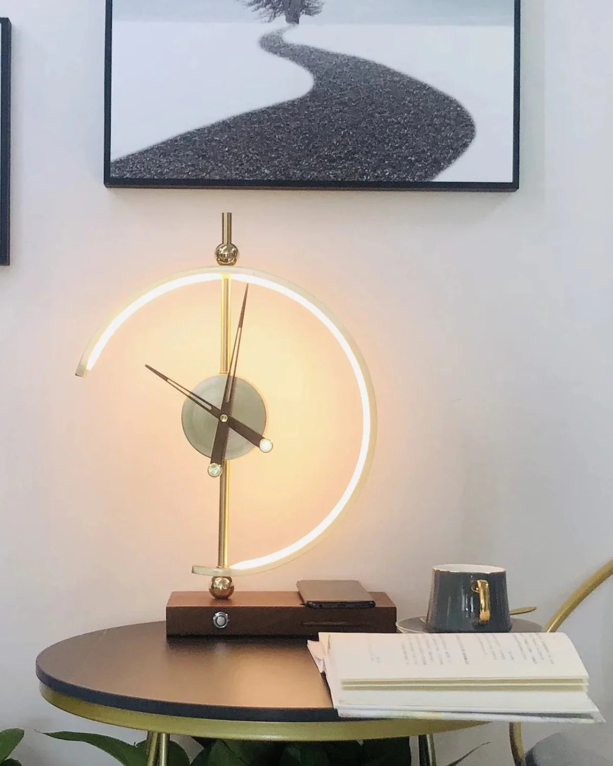 Aurvelle - Minimalist Sculptural Desk Clock